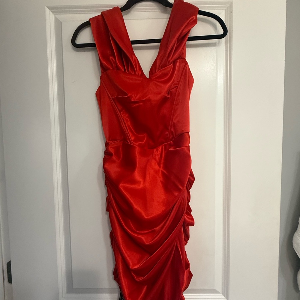 Elegant Red Sleeveless Dress